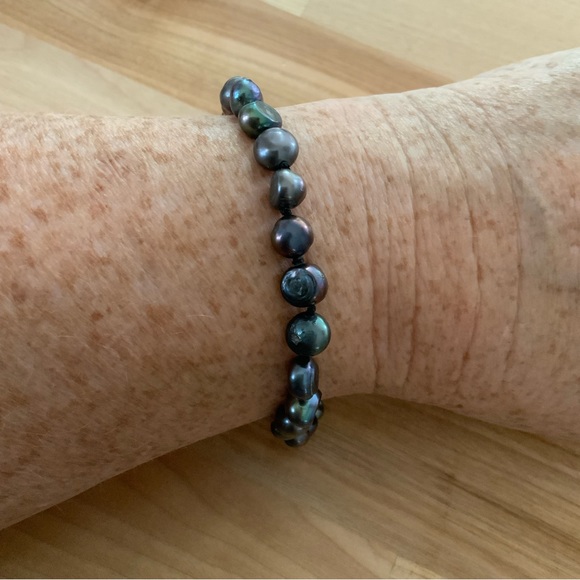Gray Freshwater Pearl Bracelet - Picture 2 of 4